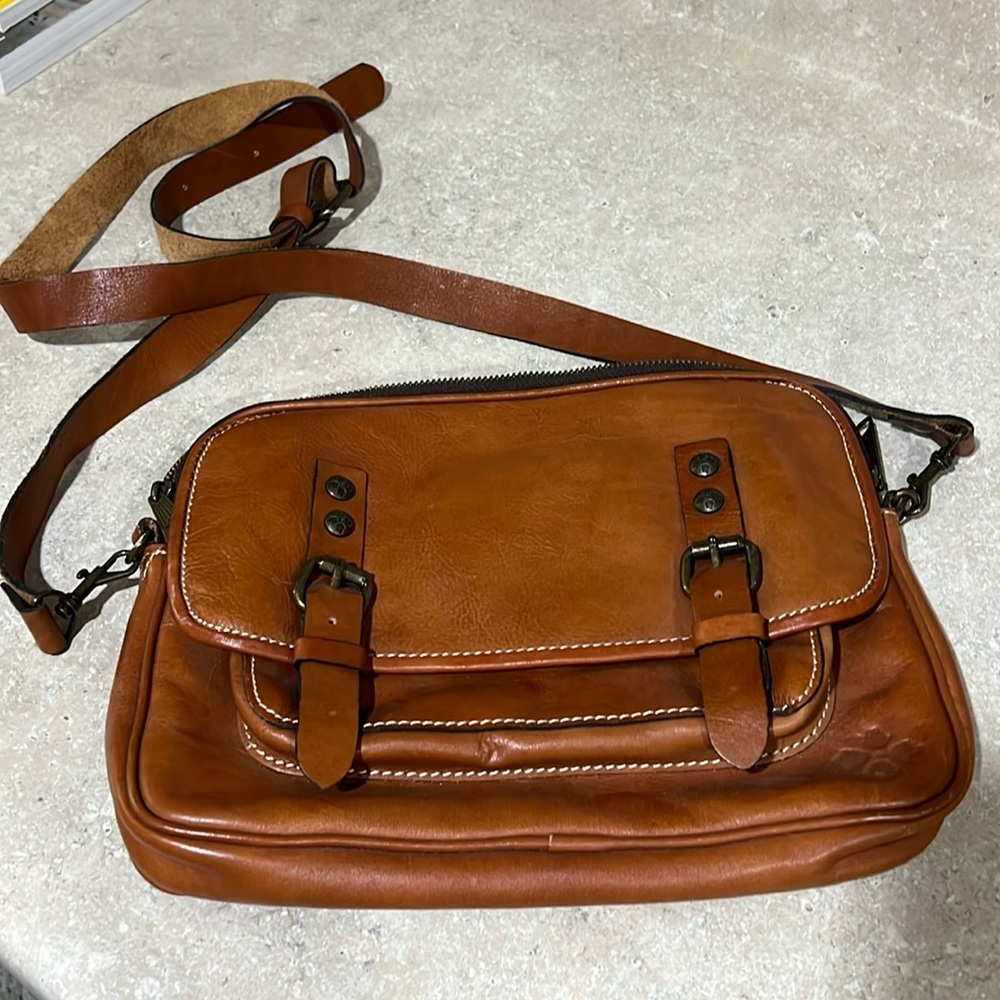Patricia Nash Bag with buckles and a side pocket for credentials